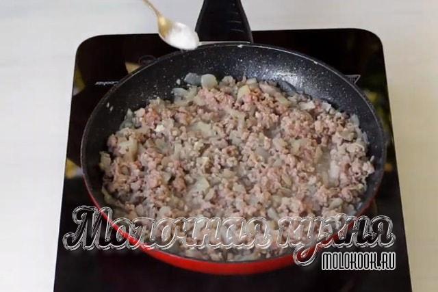 Обжаркафарша на сковороде