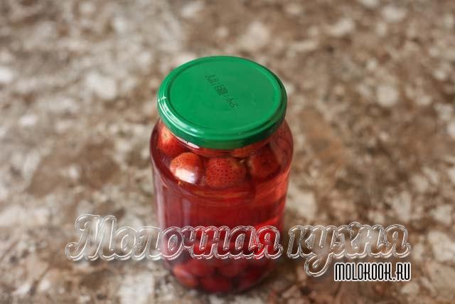 Крышка завинчена