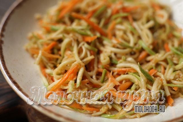 Быстрый рецепт кабачков с морковью по-корейски