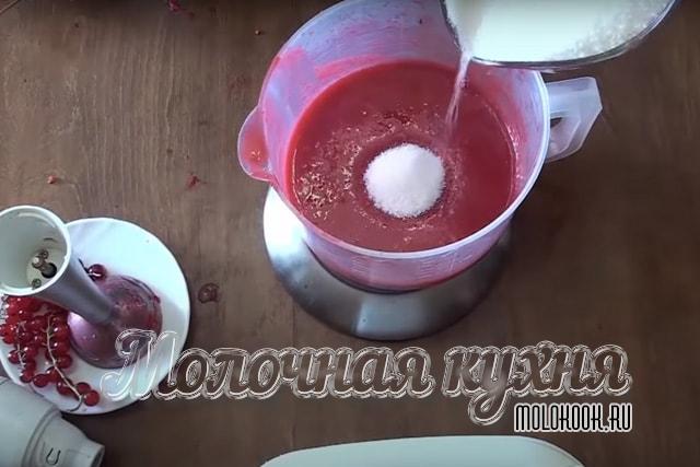 Всыпание сахара-песка