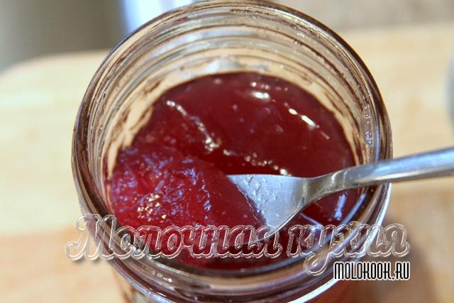 Желе из крыжочвника и красной смородины