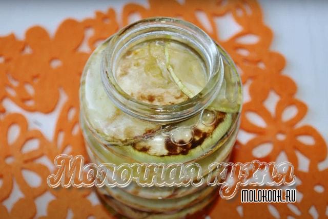 Кабачковые кусоки уложены