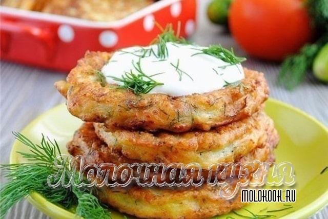Оладьи из кабачка с чесноком и творогом