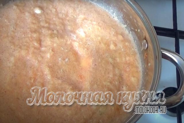 Уксус добавлен, масса перемешана