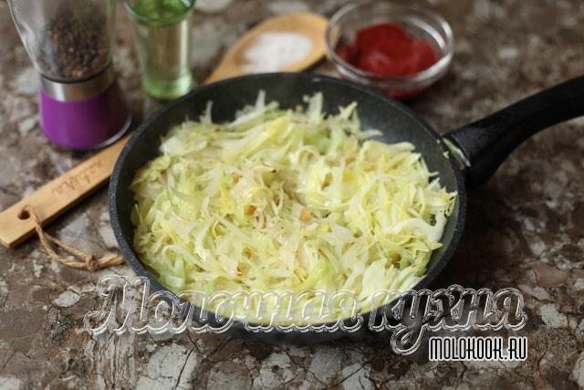 Капуста с луком после тушения