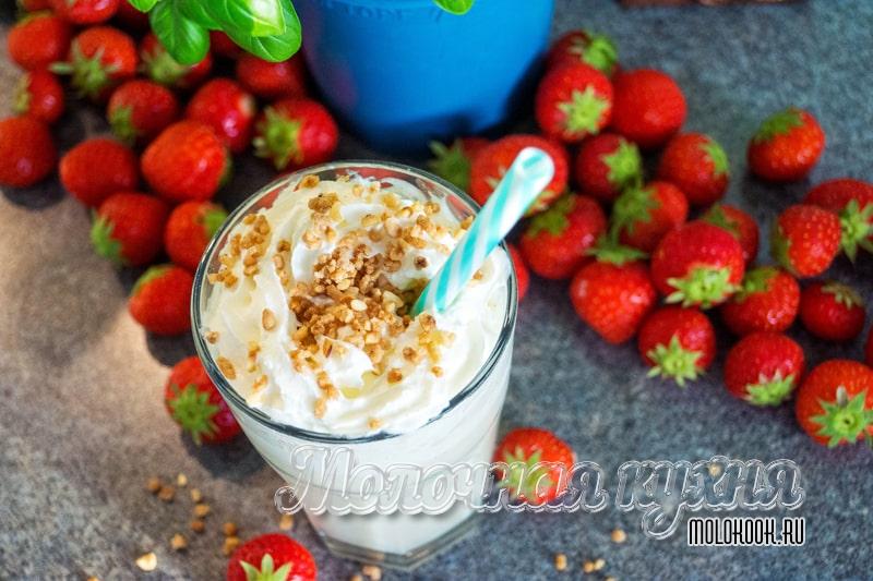 Вкусный коктейль из молока и мороженого - готовим дома