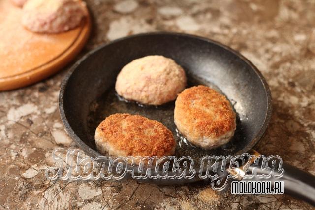 Жарка на сковороде, в раскаленном растительном масле