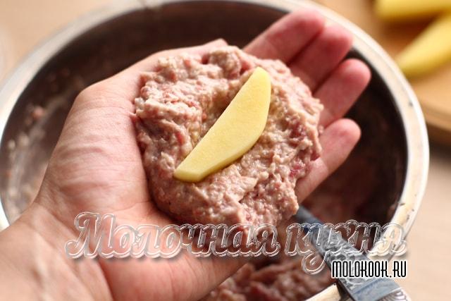 Лепка котлет с картофелем внутри