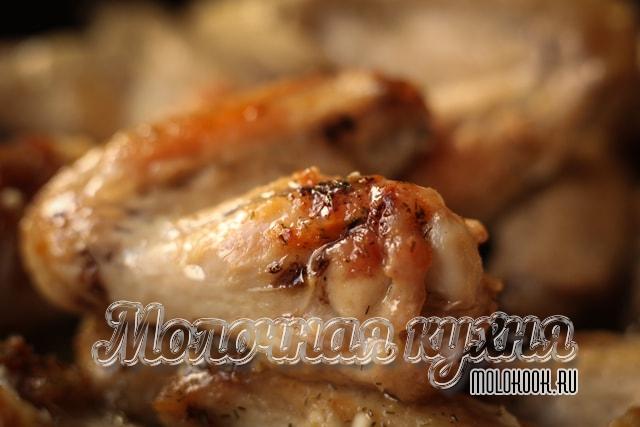 Готовая курица перед подачей