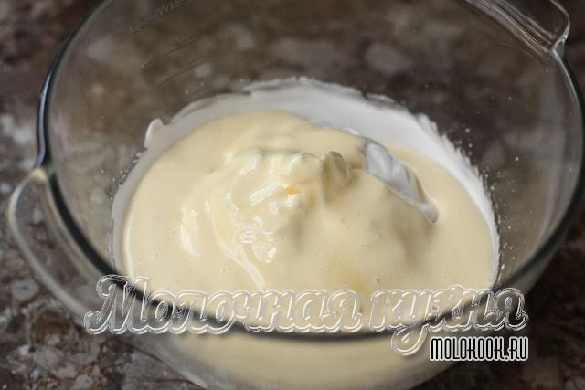 Желтки смешаны с белками