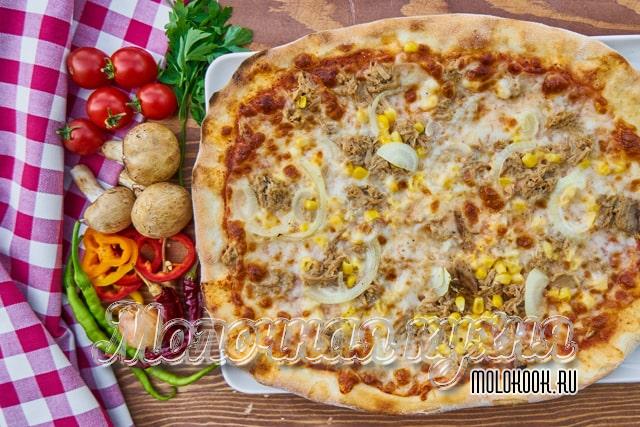 Вкусная слоеная пицца