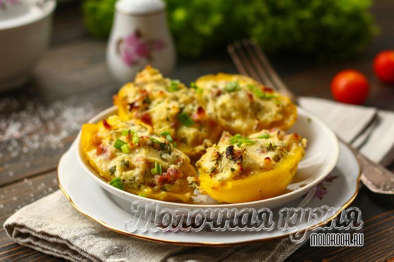 Запеченный картофель с сыром и колбасой в духовке