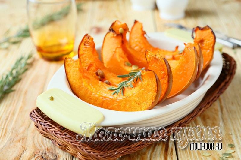 Запеченные в духовке кусочки тыквы