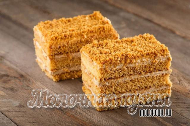Мягчайший Медовик из бисквитных коржей и сметаной в креме