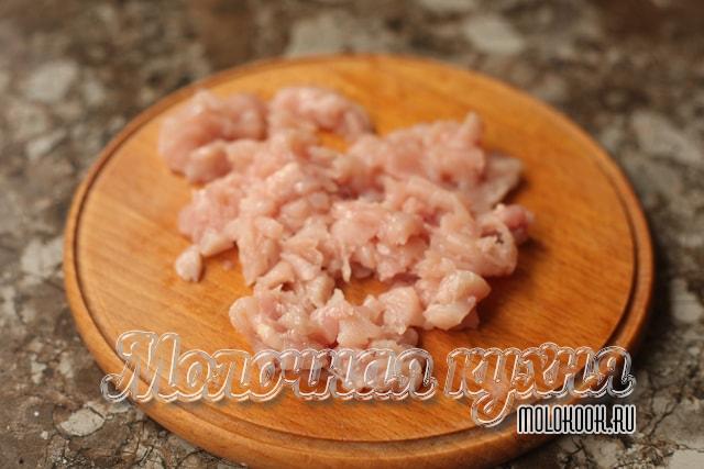 Нарезанное кубиком филе грудки