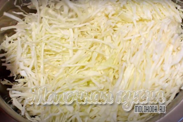 Капуста нашинкована тонкой соломкой