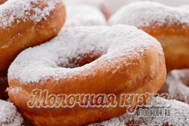 Пончики из теста на воде, масле и дрожжах