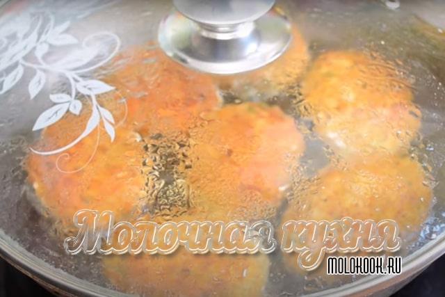 Жарка на сковородке с крышкой