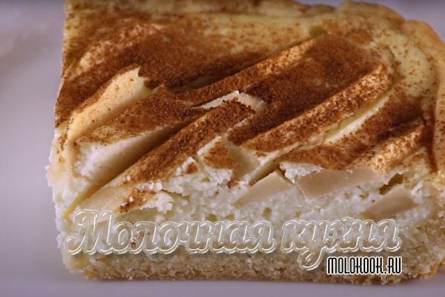 Рецепт песочного пирога с начинкой из яблок и творога