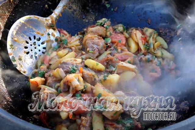 Рецепт оджахури в казане, на открытом огне (костре)