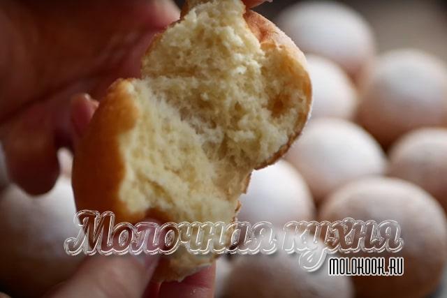 Простой рецепт приготовления пончиков из творога во фритюре