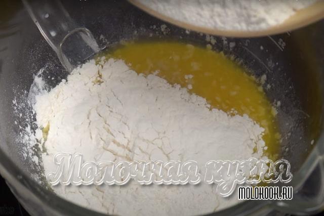 Просеянная мука добавлена