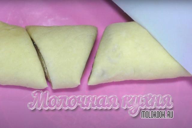 Разрезание рулета на трапециевидные кусочки
