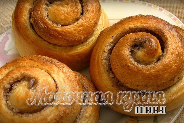 Булочки в виде улиток с начинкой из корицы и сахара