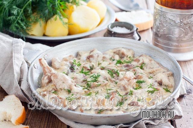 Рецепт фрикасе из курицы, сливок, сыра и грибов