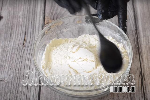 Перемешивание муки с разрыхлителем
