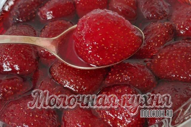 Варенья из ягод клубники, приготовленное в мультиварке