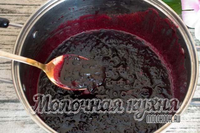 Ягоды проварены с сахарным песком