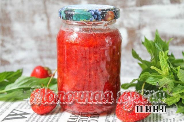 Протертая клубника с варкой