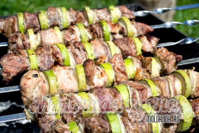 Кабачково-мясной шашлык