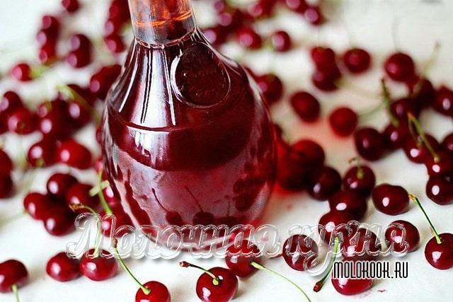 Рецет с добавлением ягод и листьев вишни