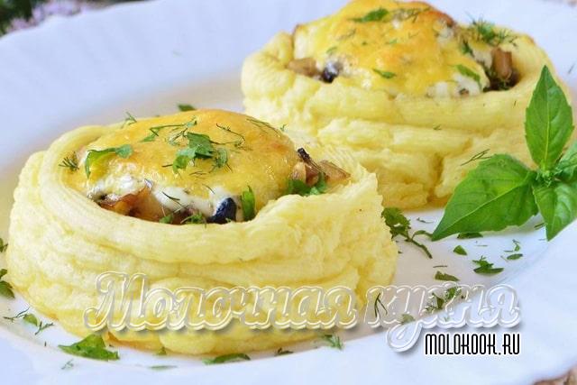 Яйца в «гнездах» из картофельного пюре