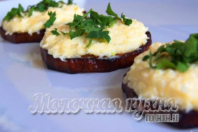 Бутерброды с плавленым сыром и вареными яйцами