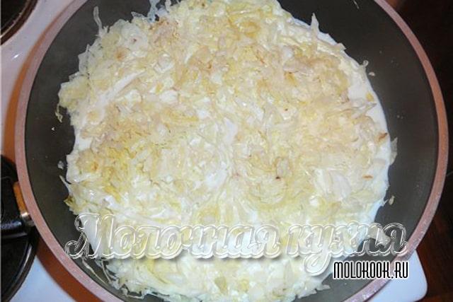 Что добавить в тушеную капусту, чтобы она была вкуснее и ароматнее