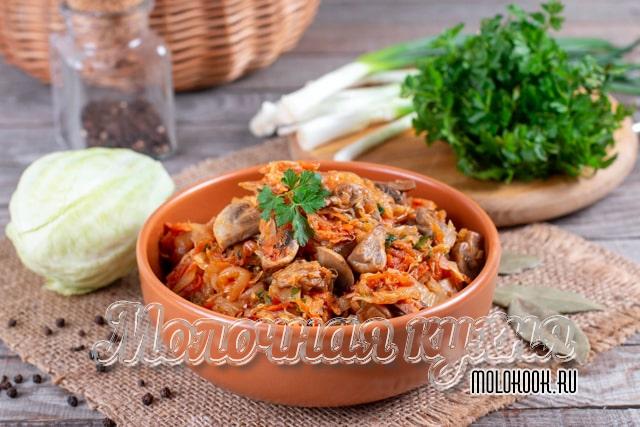 Что добавить в тушеную капусту, чтобы она была вкуснее и ароматнее