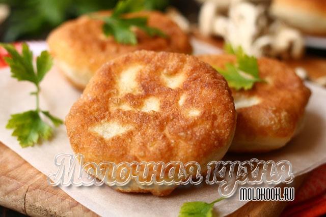 Самые вкусные рецепты жареных пирожков с картошкой на сковороде