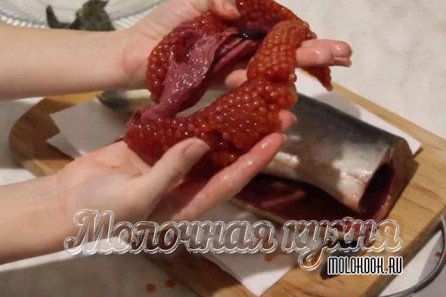 Солим икру горбуши: вкусные и быстрые способы в домашних условиях