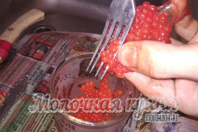Солим икру горбуши: вкусные и быстрые способы в домашних условиях