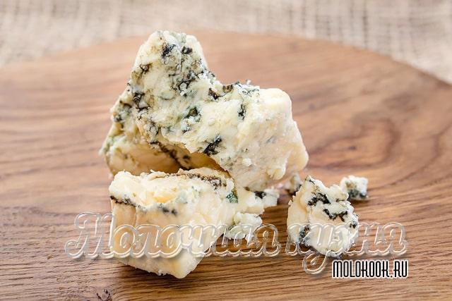 Какие бывают виды и сорта сыра с плесенью, описание их вкуса