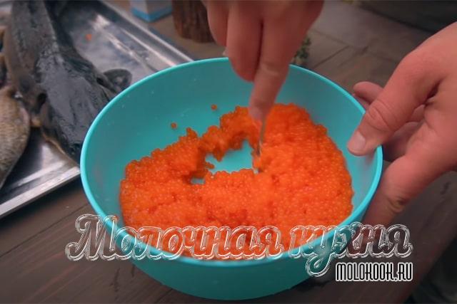 Рассказываем, как быстро засолить икру форели по самым вкусным рецептам