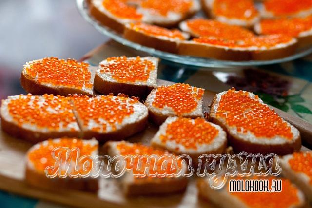 Рассказываем, как быстро засолить икру форели по самым вкусным рецептам