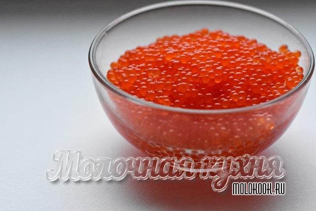 Рассказываем, как быстро засолить икру форели по самым вкусным рецептам