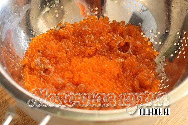 Рассказываем, как быстро засолить икру форели по самым вкусным рецептам