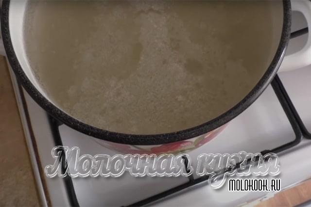 Рассказываем, как быстро засолить икру форели по самым вкусным рецептам
