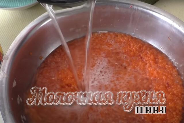 Рассказываем, как быстро засолить икру форели по самым вкусным рецептам