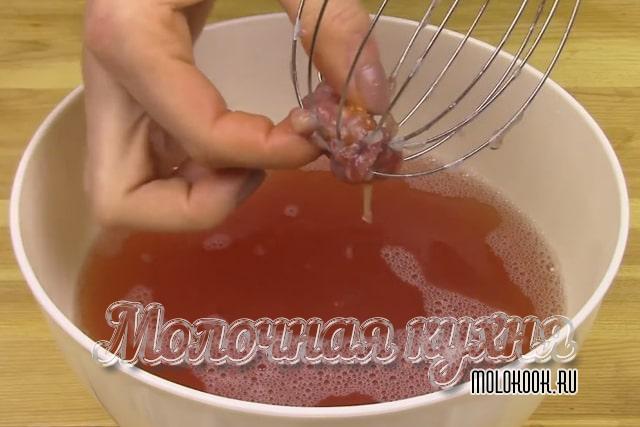 Рассказываем, как быстро засолить икру форели по самым вкусным рецептам